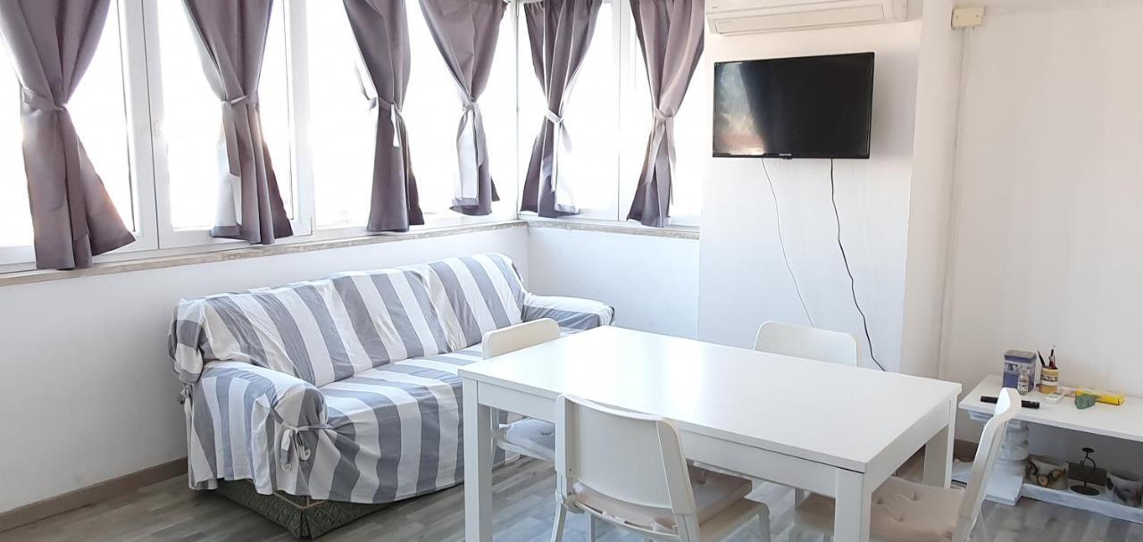 Cat'S House Apartment ลิโด ดิ ออสเตีย ภายนอก รูปภาพ